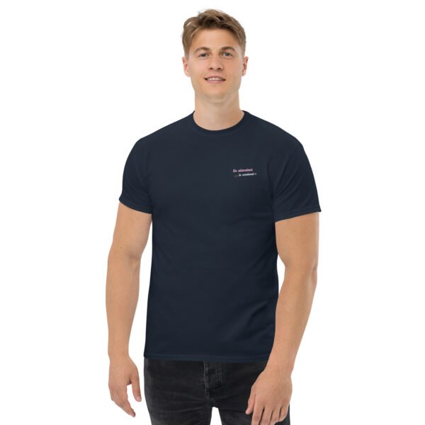 T-shirt classique unisexe brodé "En attendant le weekend"+ impression dos – Image 7