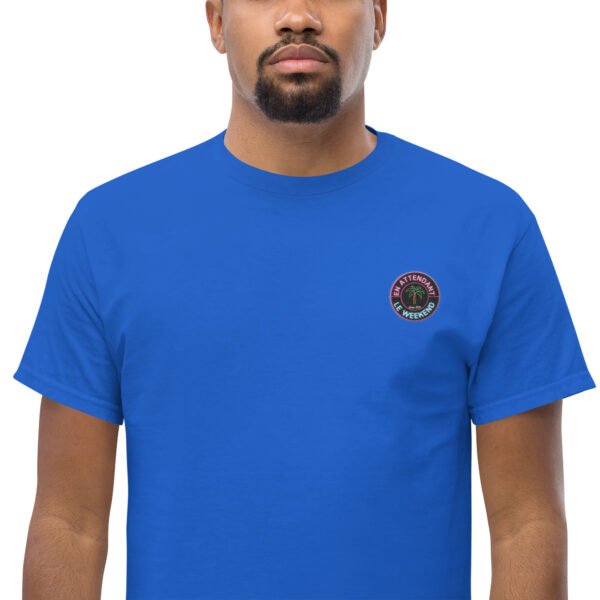 T-shirt classique unisexe brodé "En attendant le weekend"+ impression dos – Image 17