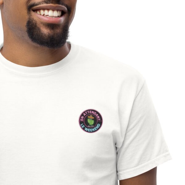 T-shirt classique unisexe brodé "En attendant le weekend" – Image 28