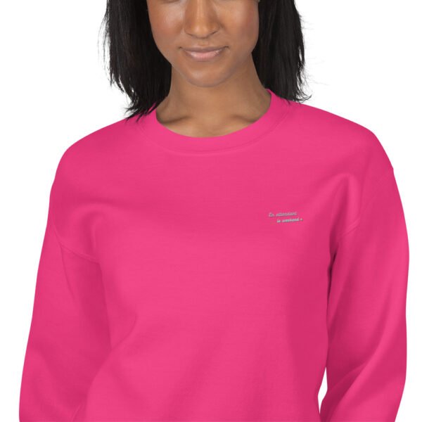 Sweat Unisexe brodé "En attendant le weekend" + impression dos – Image 2