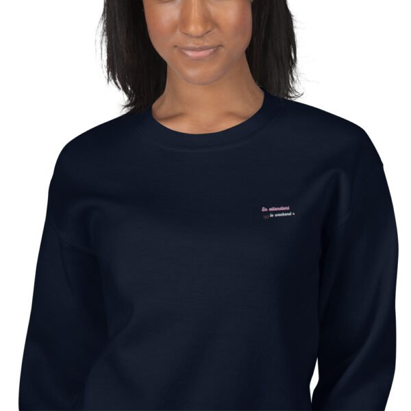 Sweat Unisexe brodé "En attendant le weekend" + impression dos – Image 8