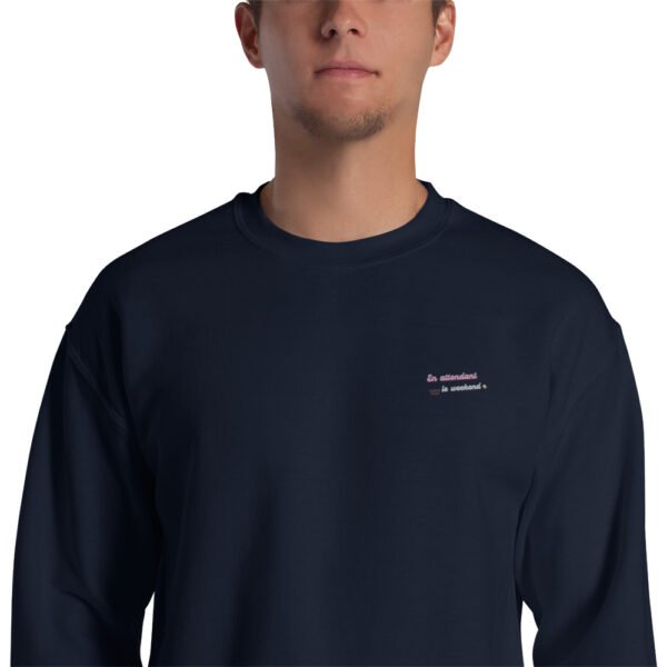 Sweat Unisexe brodé « En attendant le weekend » – Image 7