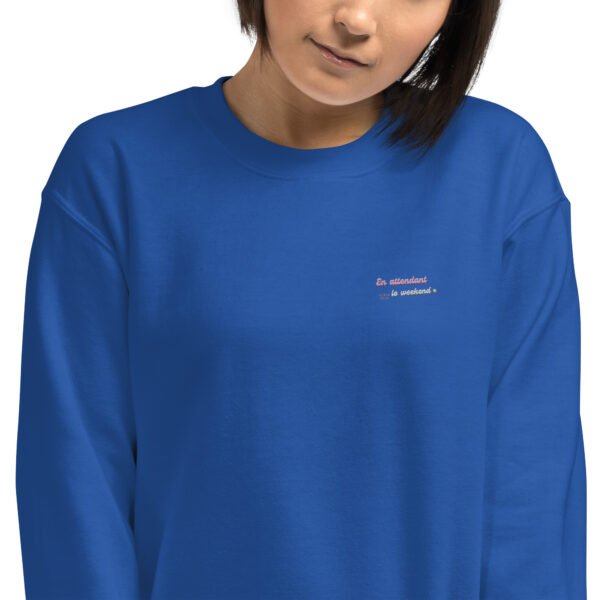 Sweat Unisexe brodé "En attendant le weekend" + impression dos – Image 16