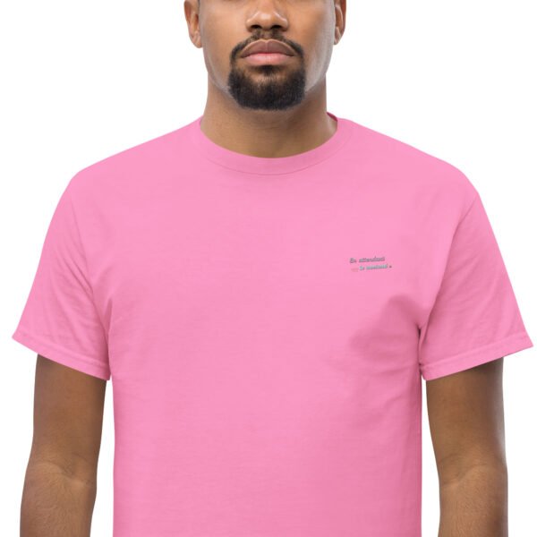 T-shirt classique brodé « En attendant le weekend » + impression dos – Image 25