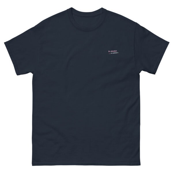 T-shirt classique Navy brodé «  En attendant le weekend » + impression dos – Image 2