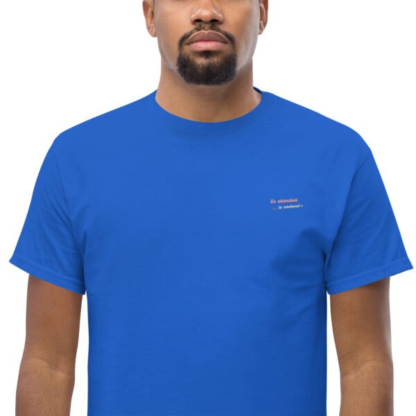 T-shirt brodé « En attendant le weekend » + impression dos – Image 16